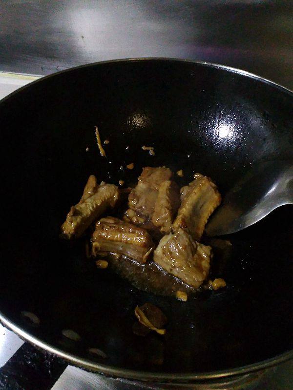 洋葱蒜苗炒排骨步骤7