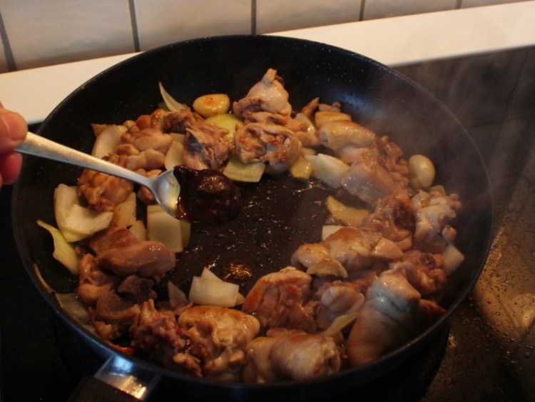土豆滑鸡煲步骤9