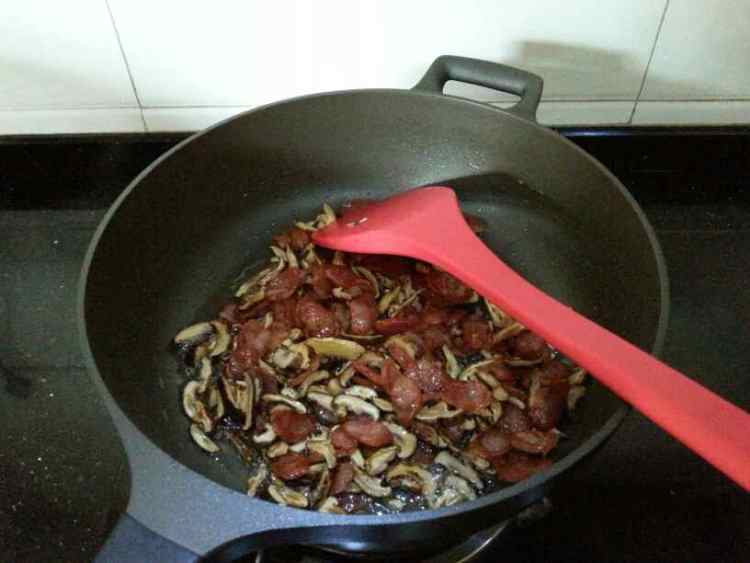 香菇腊肠饭步骤9