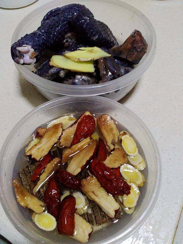 肉苁蓉红枣乌鸡汤步骤2