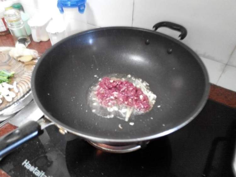 牛肉炒葛薯步骤4