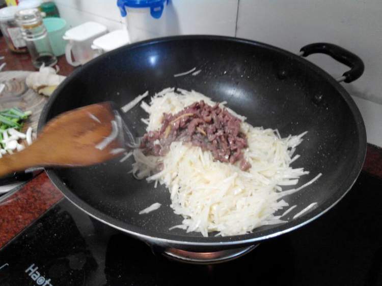 牛肉炒葛薯步骤9