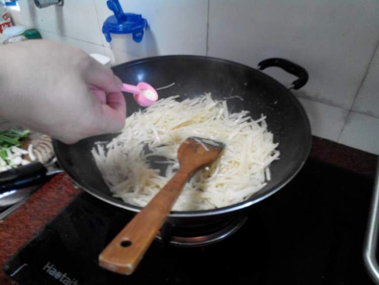 牛肉炒葛薯步骤8