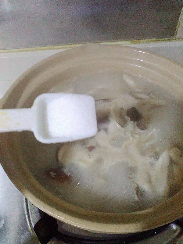 鲜鸡杂菇煲步骤9