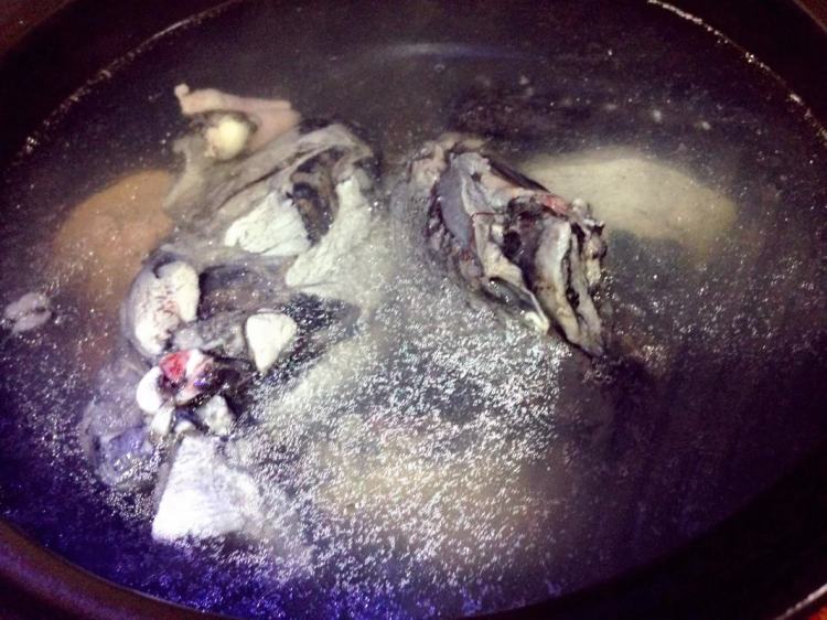 板粟红枣乌鸡汤步骤5