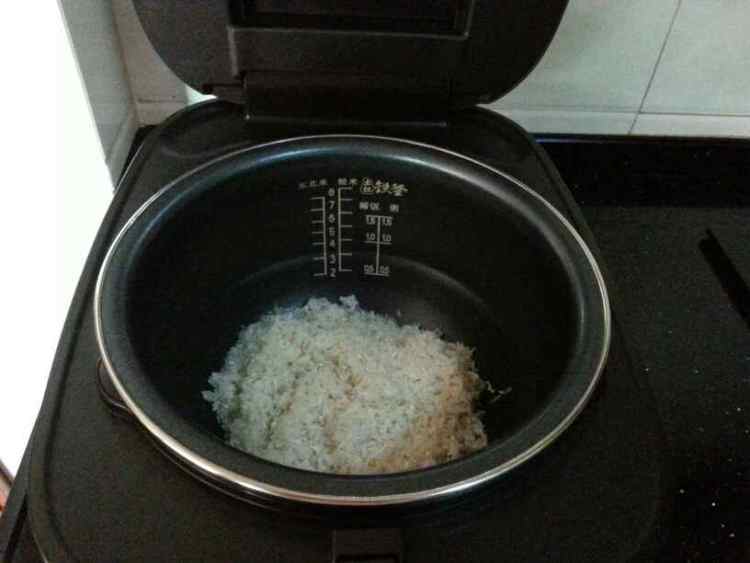 叉烧灶烧米饭步骤1