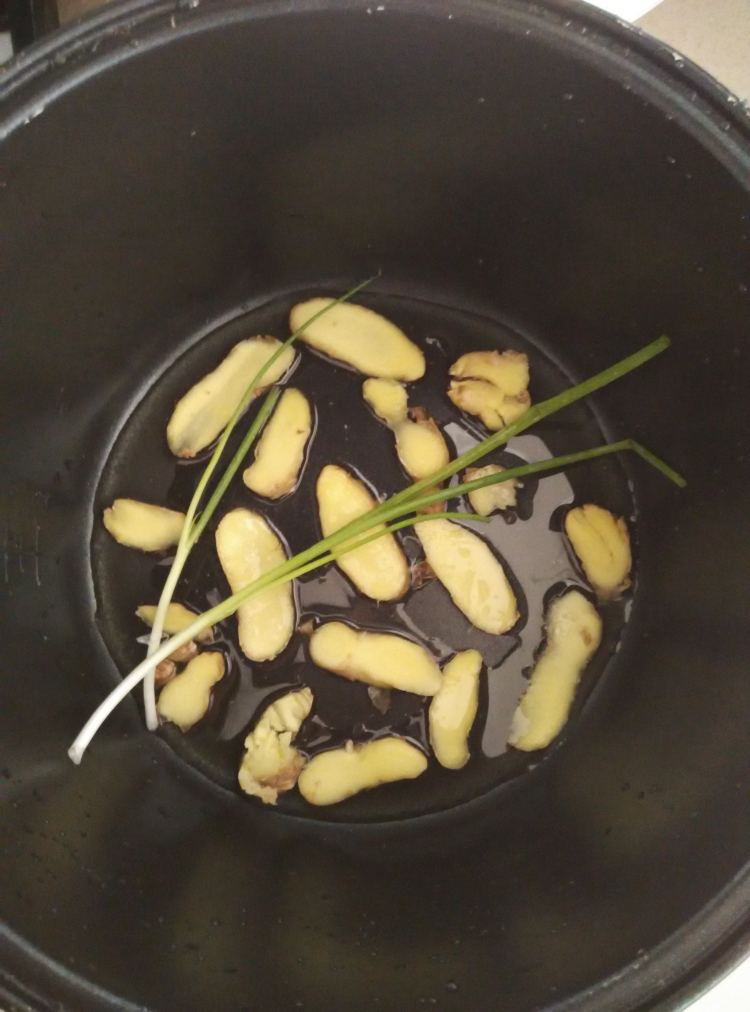 电饭锅盐焗鸡步骤5