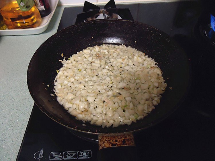 蒜蓉粉丝蒸龙虾尾步骤6