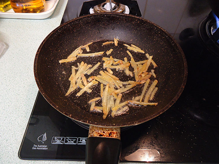 XO酱浇汁鱼滑酿豆腐步骤6