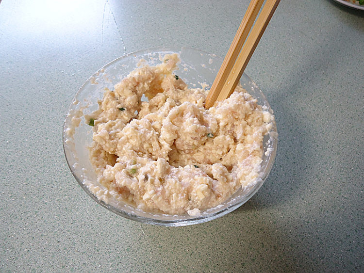 XO酱浇汁鱼滑酿豆腐步骤3