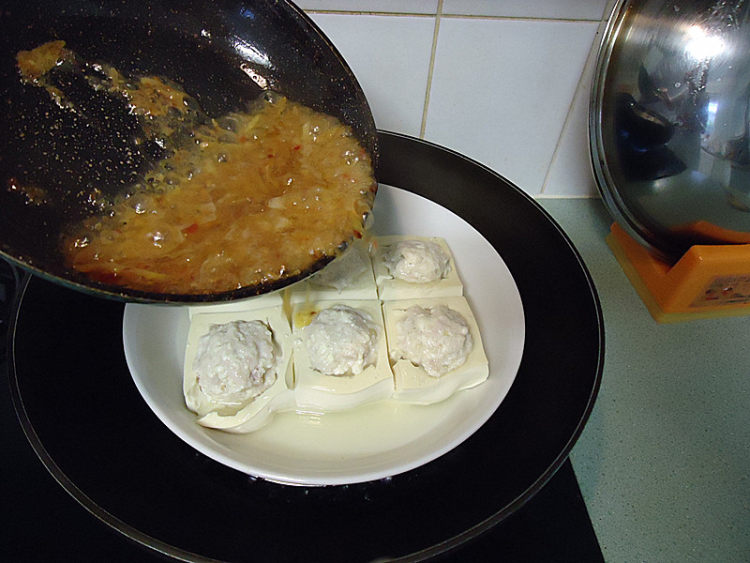 XO酱浇汁鱼滑酿豆腐步骤9