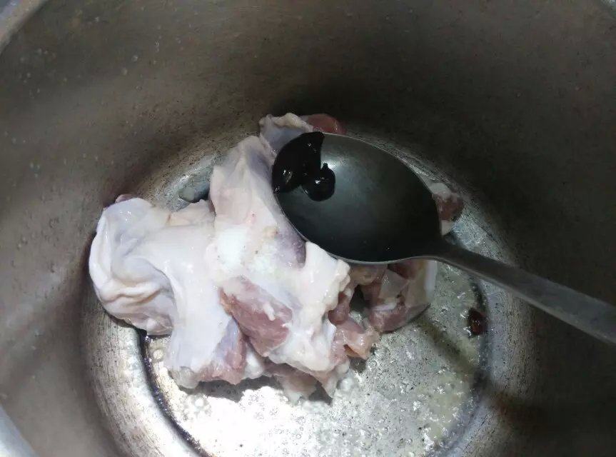酱焖隔山肉步骤4
