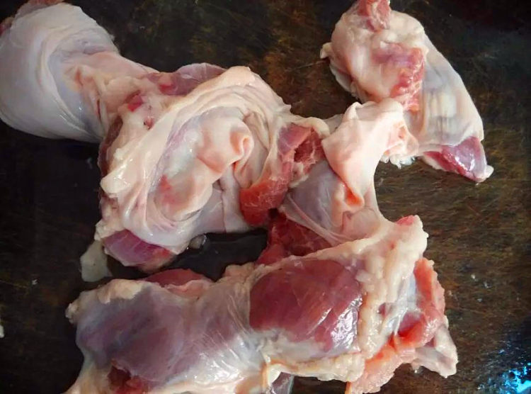 酱焖隔山肉步骤1