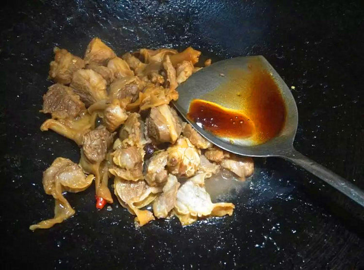 酱焖隔山肉步骤9