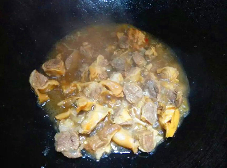 酱焖隔山肉步骤8