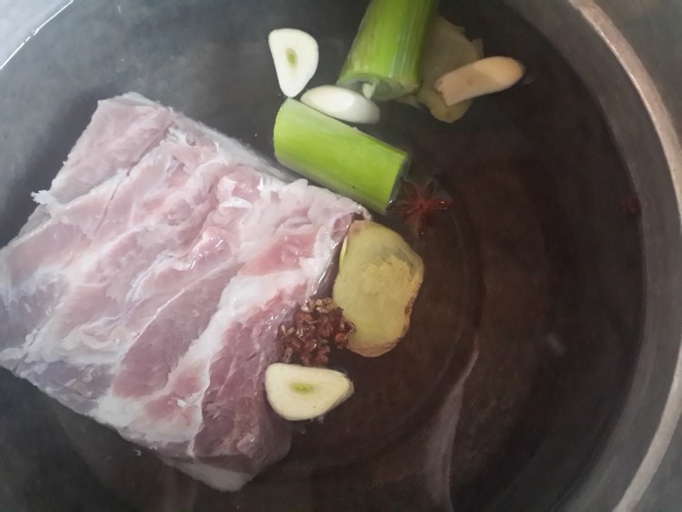 电压力锅版梅菜扣肉步骤3
