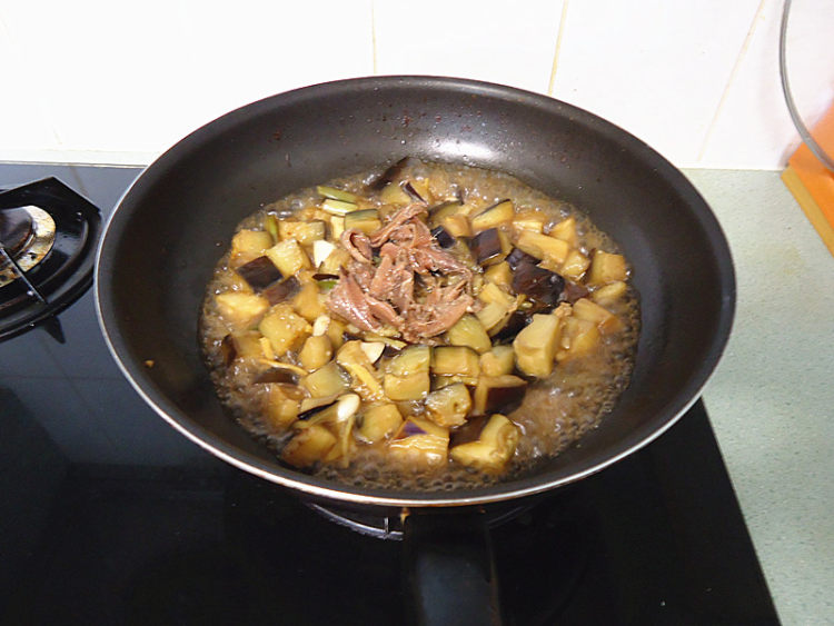 鱼香辣豆豉煮茄子步骤7