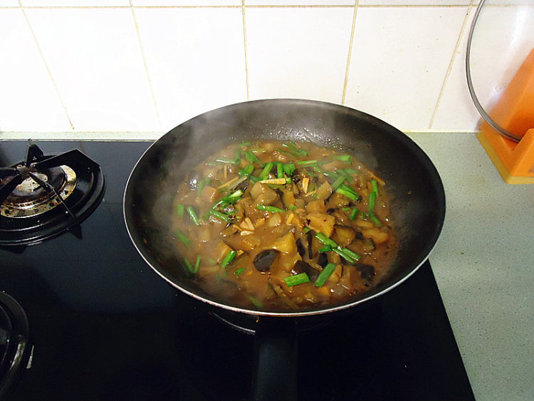 鱼香辣豆豉煮茄子步骤10
