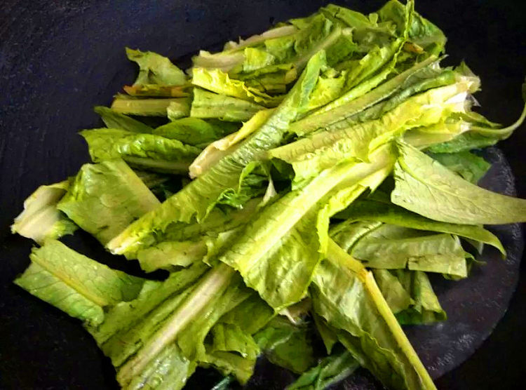 豆豉鲮鱼炒麦菜步骤3