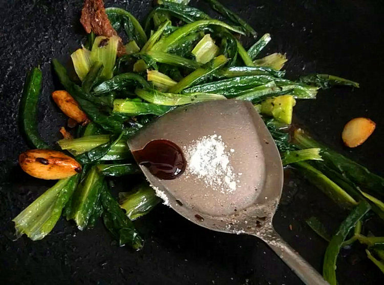 豆豉鲮鱼炒麦菜步骤7