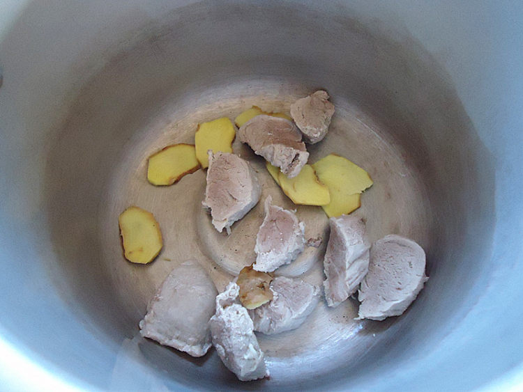 海参煲瘦肉汤步骤5