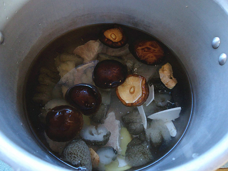 海参煲瘦肉汤步骤8