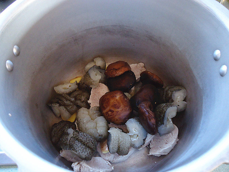 海参煲瘦肉汤步骤6