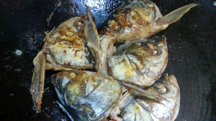 红烧鱼头步骤3