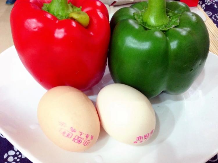#美味的朋友#彩椒虾仁步骤1