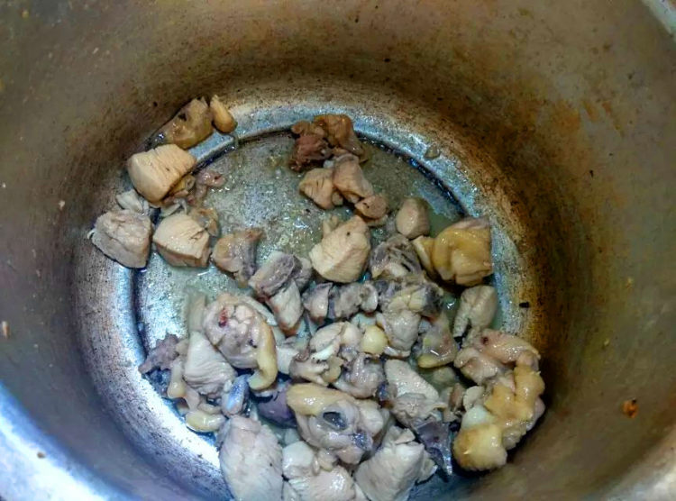 栗子煲鸡汤步骤5