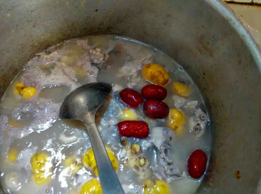 栗子煲鸡汤步骤8