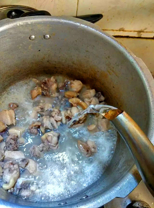 栗子煲鸡汤步骤6
