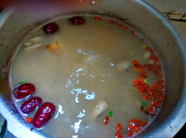 栗子煲鸡汤步骤10