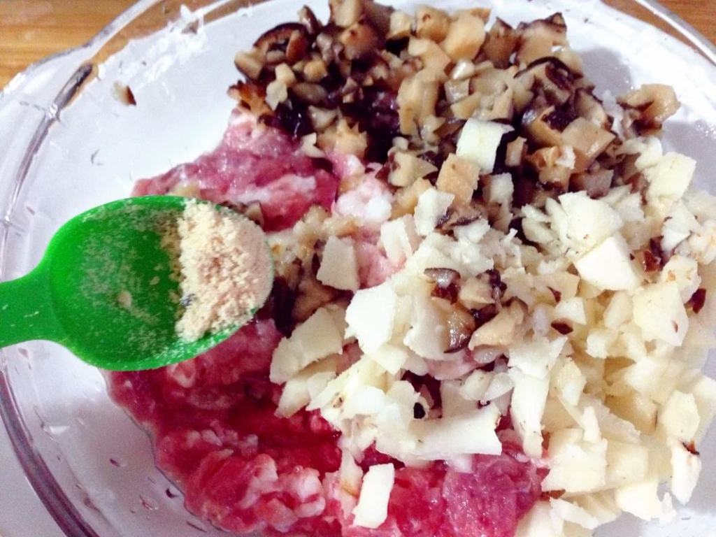 香菇马蹄蒸肉饼步骤5