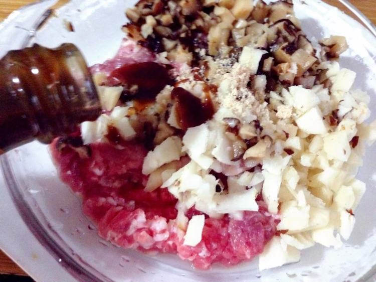 香菇马蹄蒸肉饼步骤6