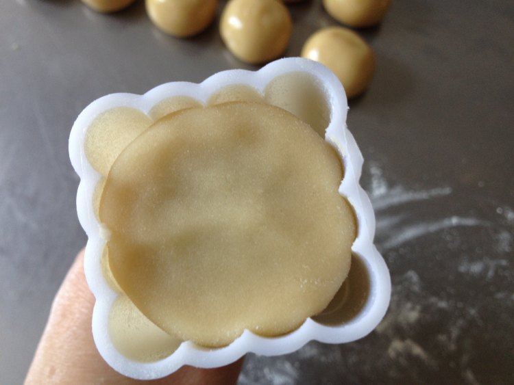 广式红豆沙月饼步骤10