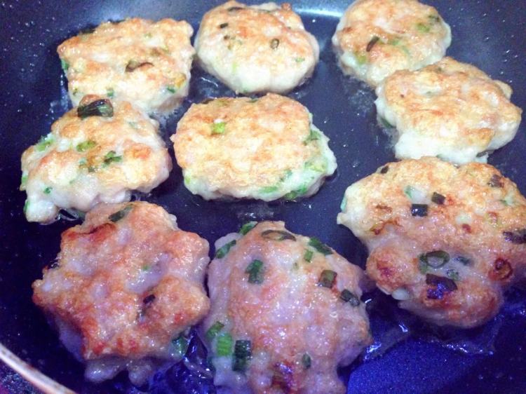 香煎小肉饼步骤5
