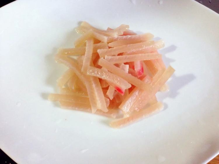 蚝油焖肉皮丝步骤2