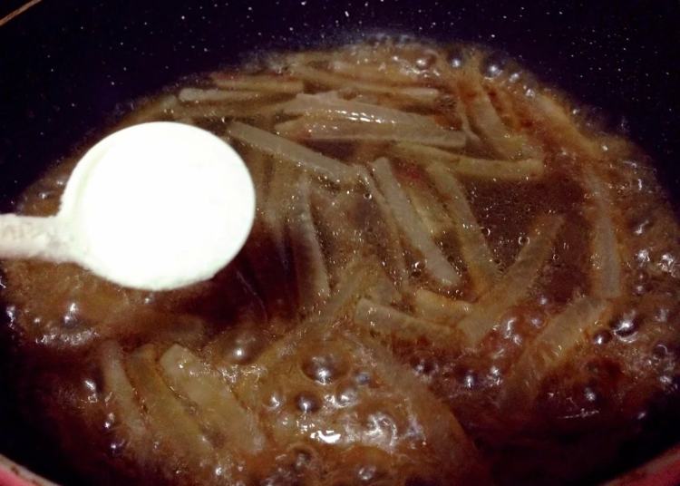蚝油焖肉皮丝步骤5