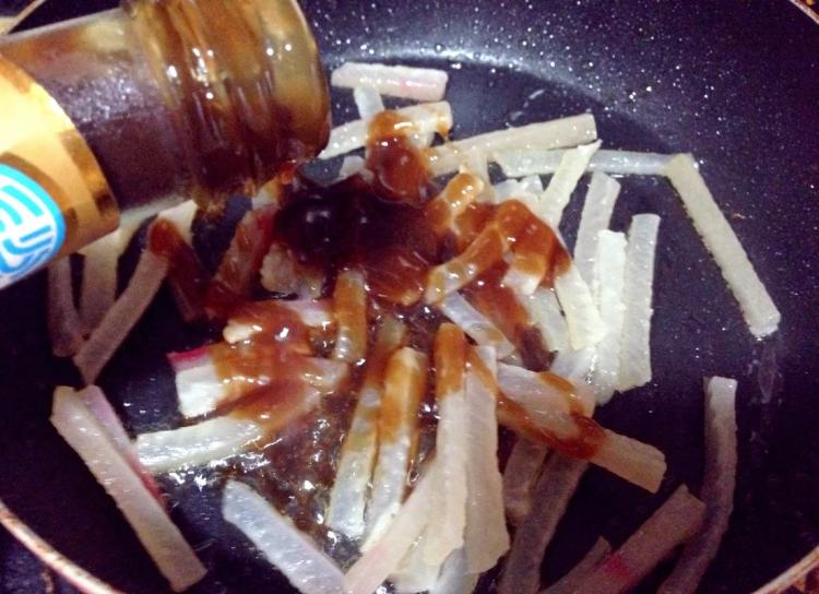 蚝油焖肉皮丝步骤4