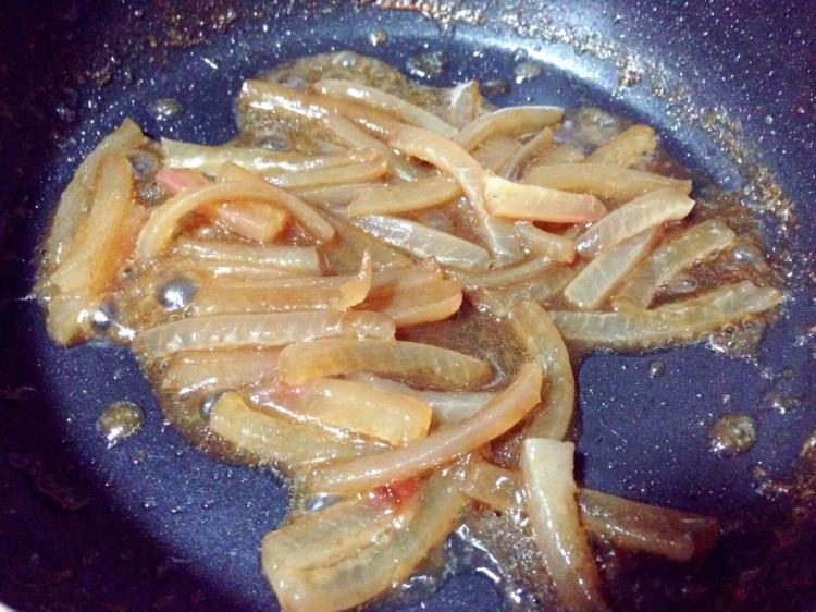 蚝油焖肉皮丝步骤6