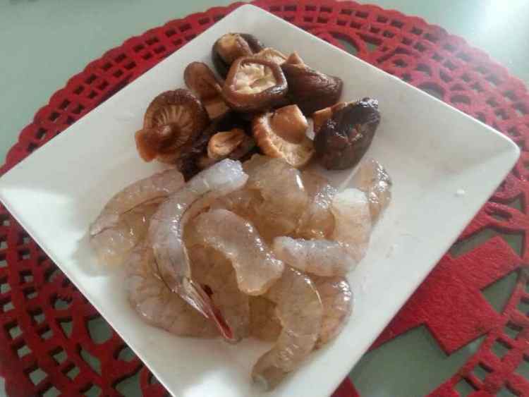 虾菇油菜心步骤2