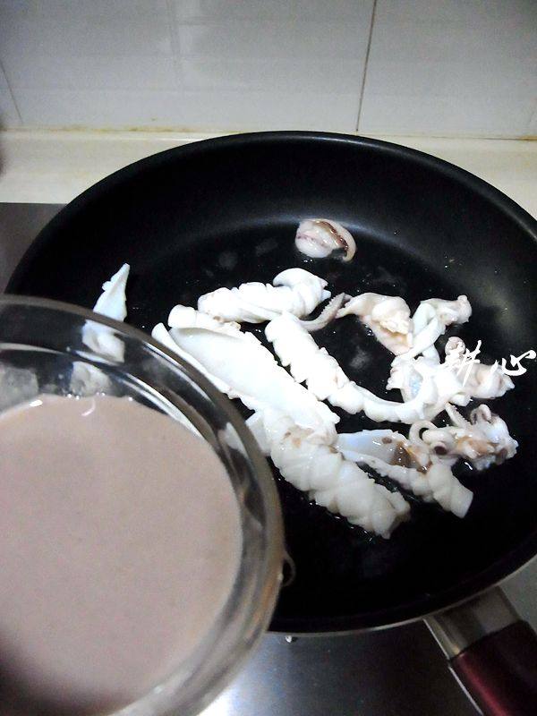 虾酱炒鲜鱿步骤8