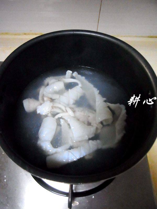 虾酱炒鲜鱿步骤5