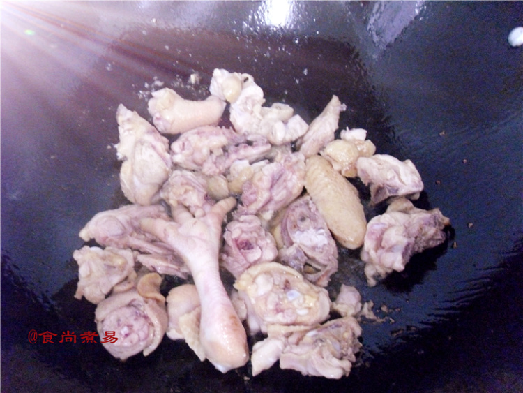 沙茶酱洋葱焖鸡步骤5