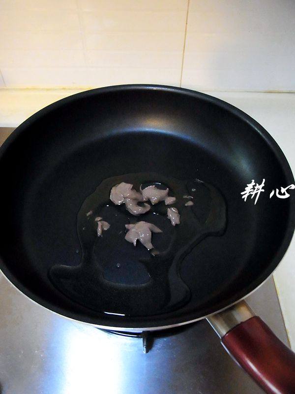 虾酱炒椰菜步骤2