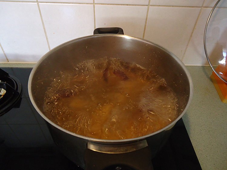 杞子虫草花鸡肉汤步骤4