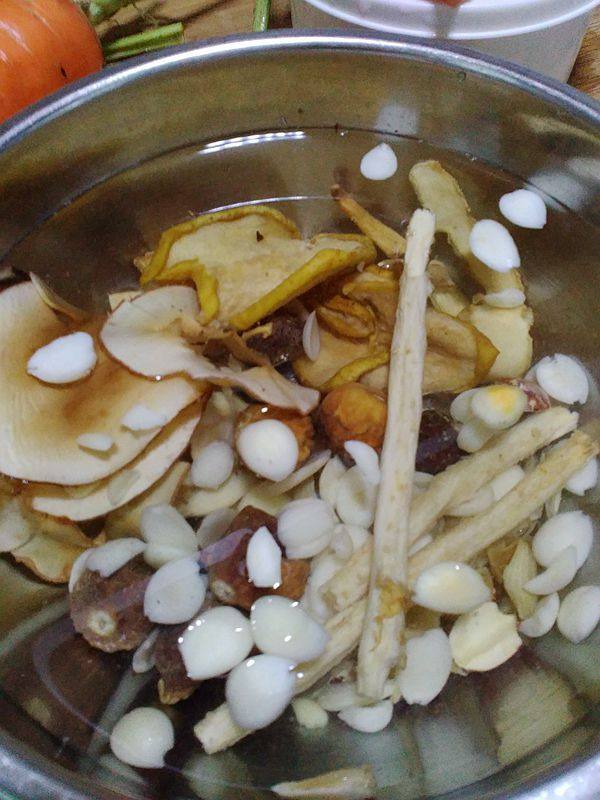 海底椰无花果润肺排骨步骤3