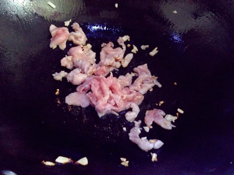 青瓜炒肉丝步骤6