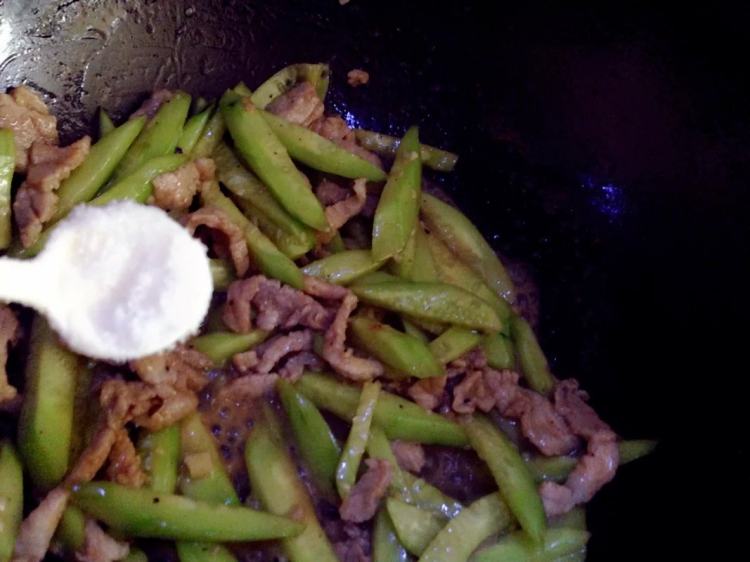 青瓜炒肉丝步骤9